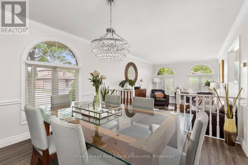 537 Mathewman Crescent — photo 6 of 31