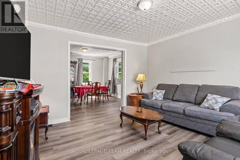 10486 Clark Road, North Dundas, photo 5