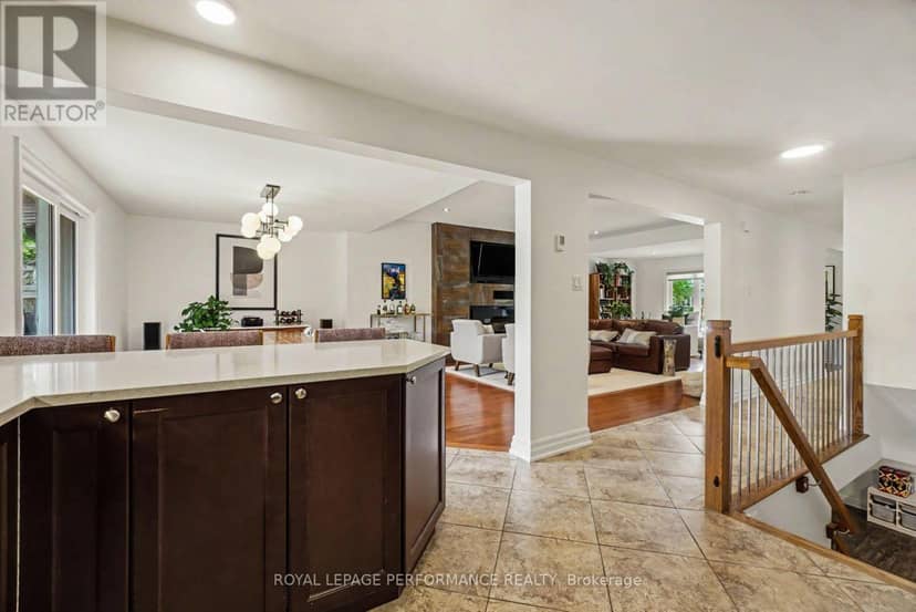 2061 Cabot Street — photo 11 of 39