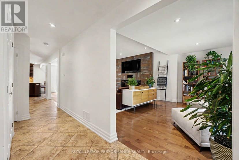 2061 Cabot Street — photo 12 of 39