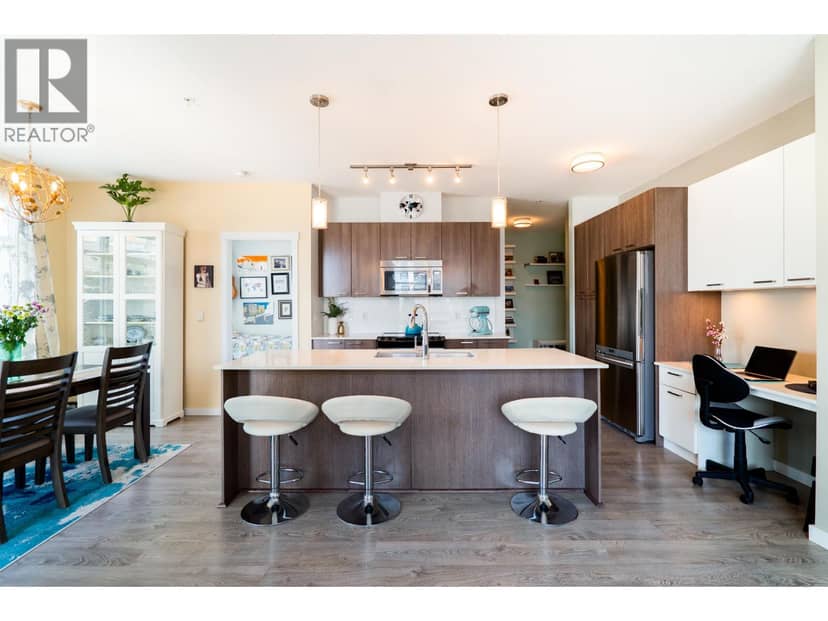 215 617 SMITH AVENUE, Coquitlam, photo 2