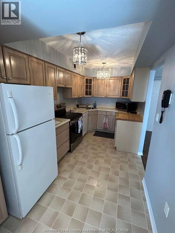 380 PELISSIER STREET Unit# 1805 — photo 5 of 18