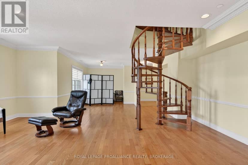 402 - 20 Gore Street — photo 10 of 40