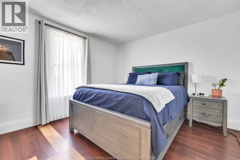 916 Windsor Avenue — photo 9 of 15