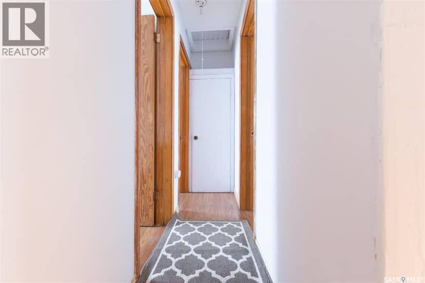 404 Fairford STREET W — photo 13 of 27