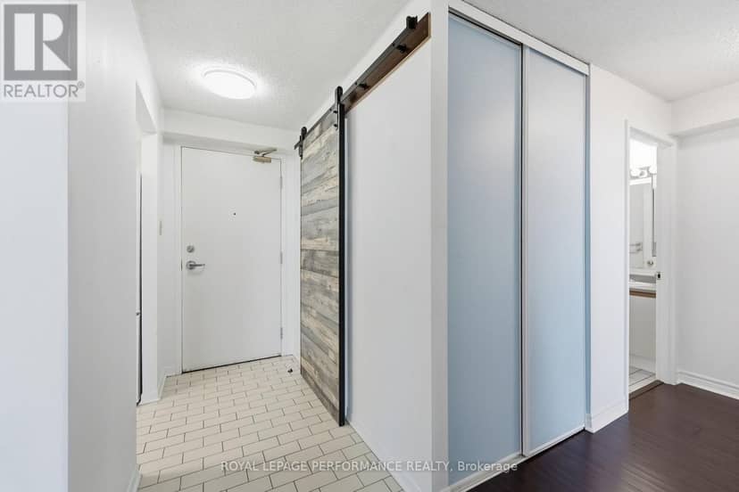 1102 - 1440 Heron Road — photo 4 of 21