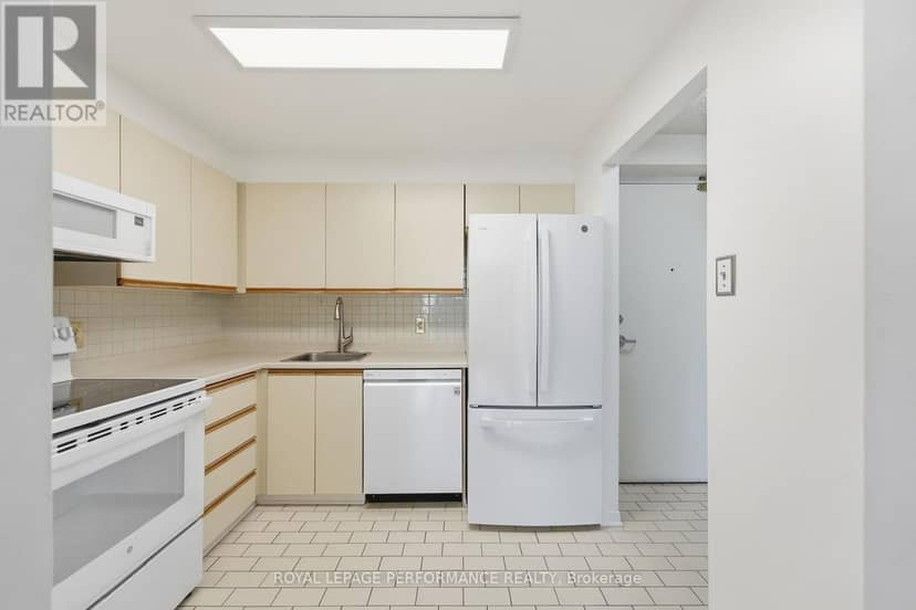 1102 - 1440 Heron Road — photo 7 of 21