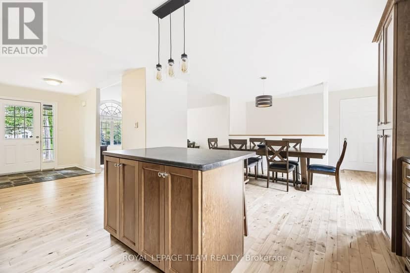44 Meadowglen Circle — photo 17 of 40