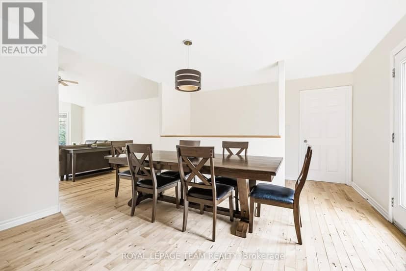 44 Meadowglen Circle — photo 18 of 40