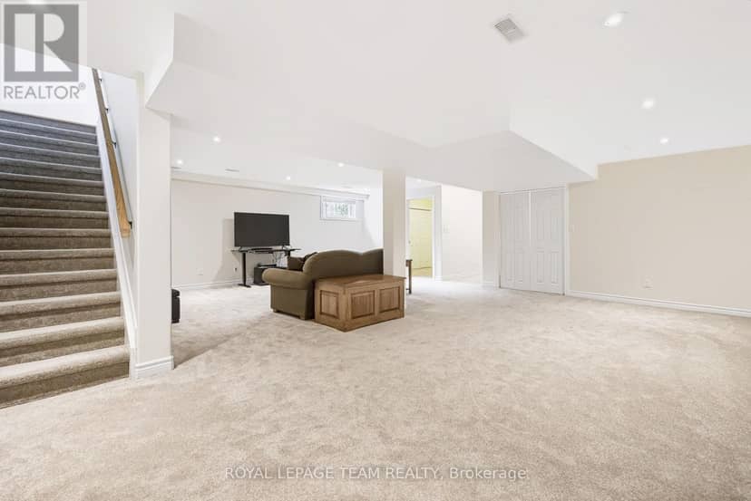 44 Meadowglen Circle — photo 29 of 40