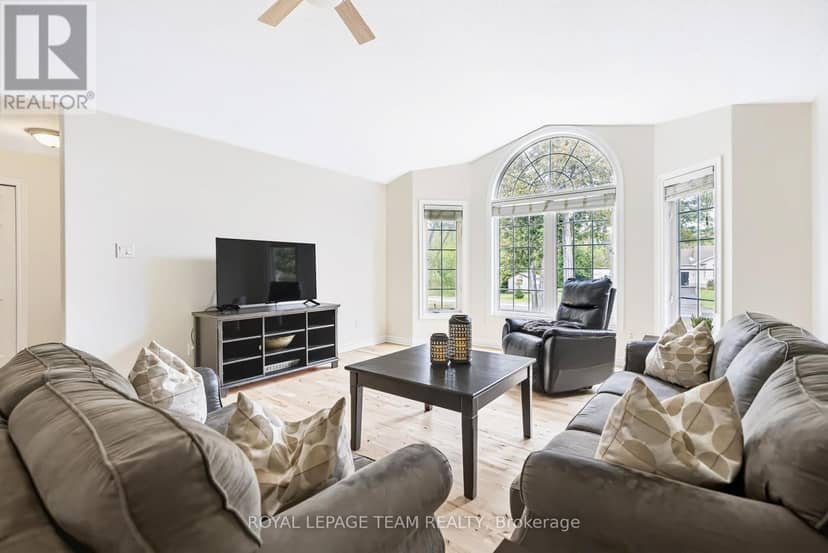 44 Meadowglen Circle — photo 7 of 40