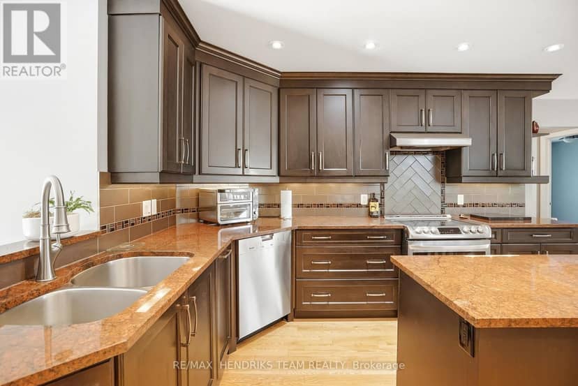 310 Aqueduct Street — photo 12 of 40