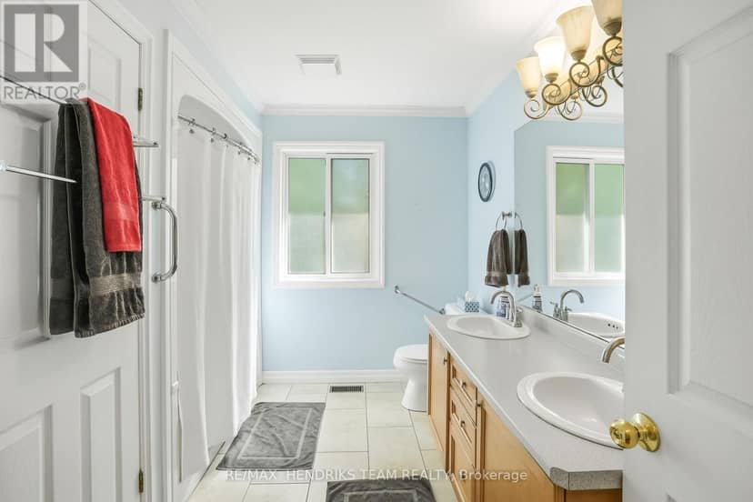 310 Aqueduct Street — photo 18 of 40
