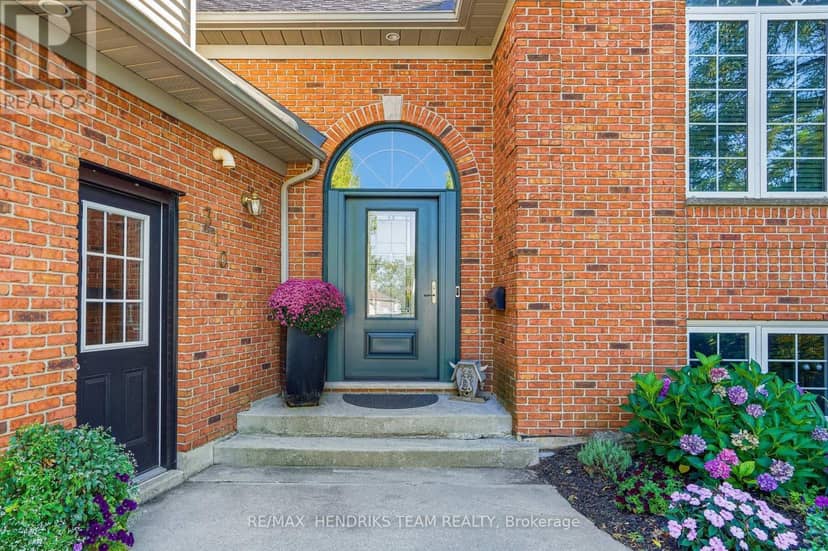 310 Aqueduct Street — photo 3 of 40