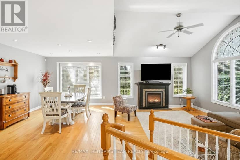310 Aqueduct Street — photo 8 of 40