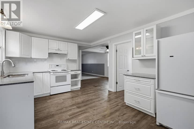 67 Clarence Street — photo 9 of 37