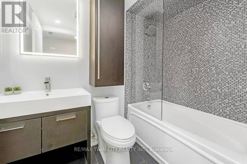 701 - 1103 Leslie Street — photo 15 of 23