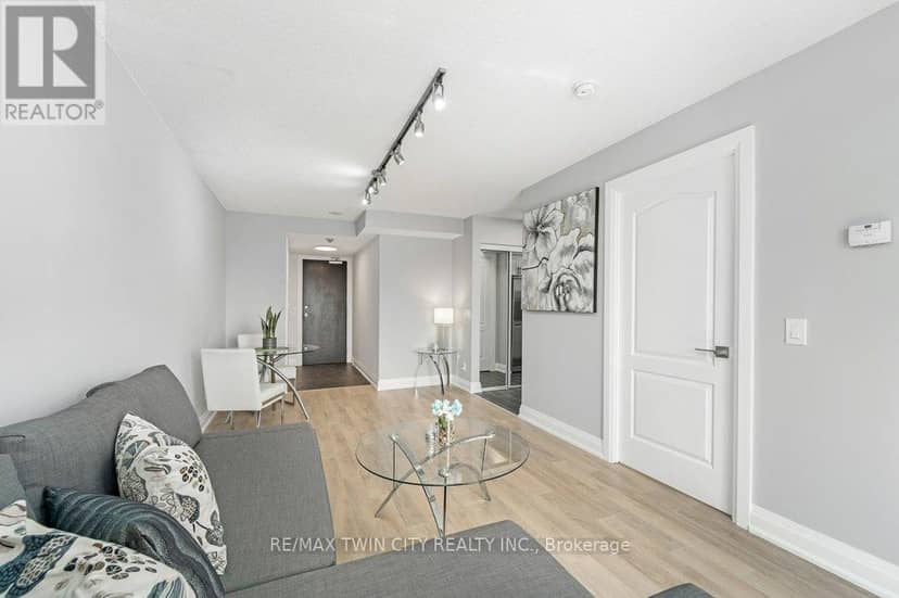 701 - 1103 Leslie Street — photo 5 of 23