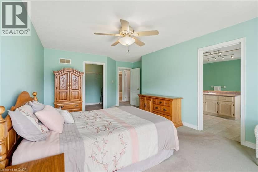 85 EDGEWATER Drive Unit# 10 — photo 21 of 40