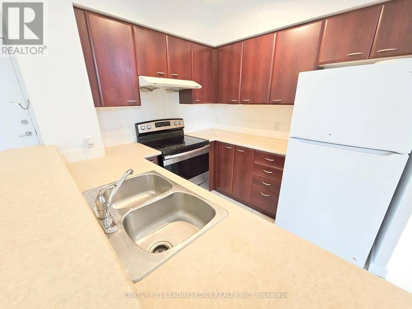 TH120 - 38 Lee Centre Drive — photo 8 of 31