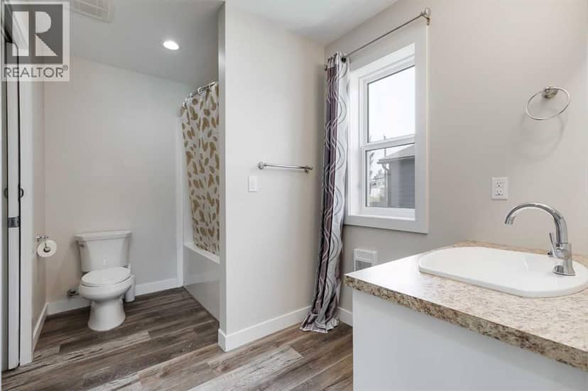 7 Trochu Avenue — photo 16 of 21