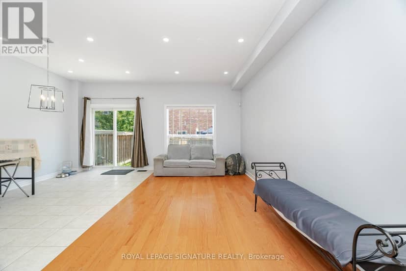 443 Comiskey Crescent — photo 10 of 40