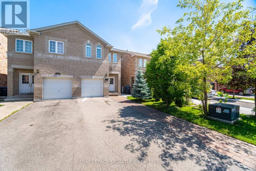 443 Comiskey Crescent — photo 3 of 40