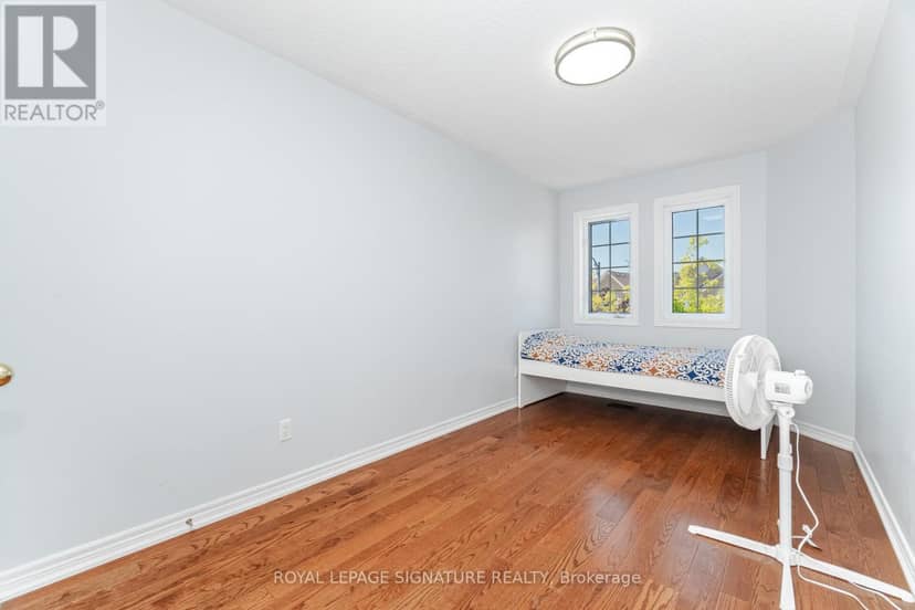 443 Comiskey Crescent — photo 32 of 40