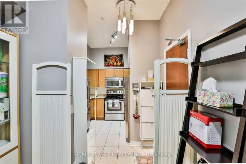 GV-108 - 330 Princess Royal Drive — photo 14 of 19