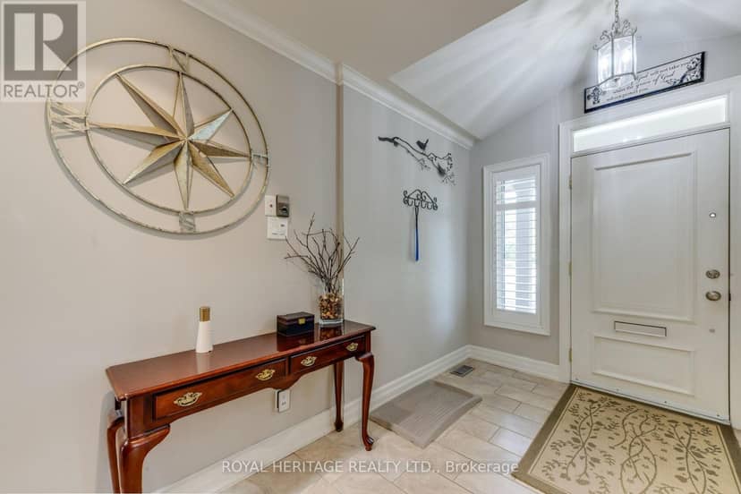 8 Chantrey Court — photo 3 of 40