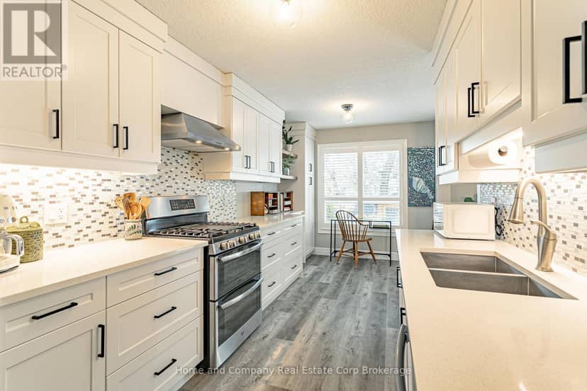 286 Railway Avenue — photo 11 of 40