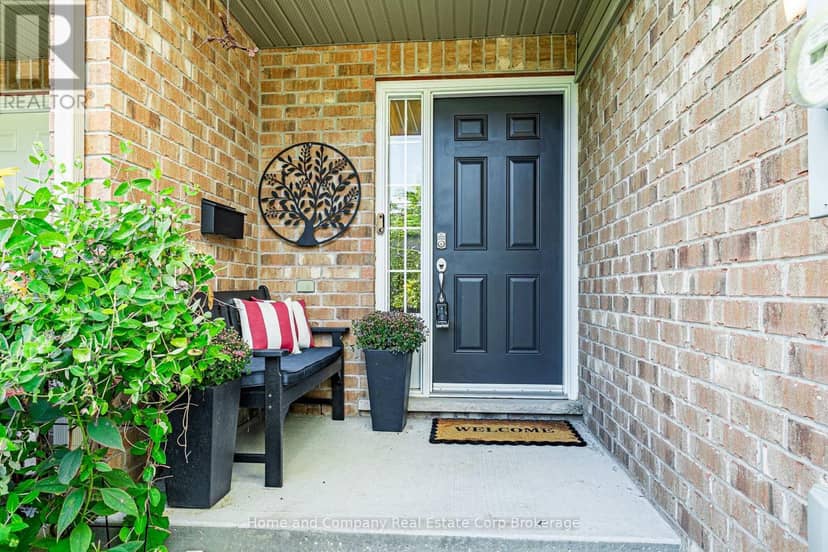286 Railway Avenue — photo 3 of 40