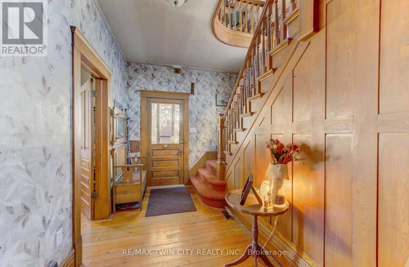 246 Jacob Street — photo 8 of 40