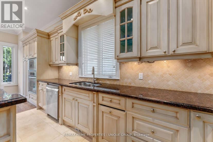 276 Greenfield Avenue — photo 14 of 40