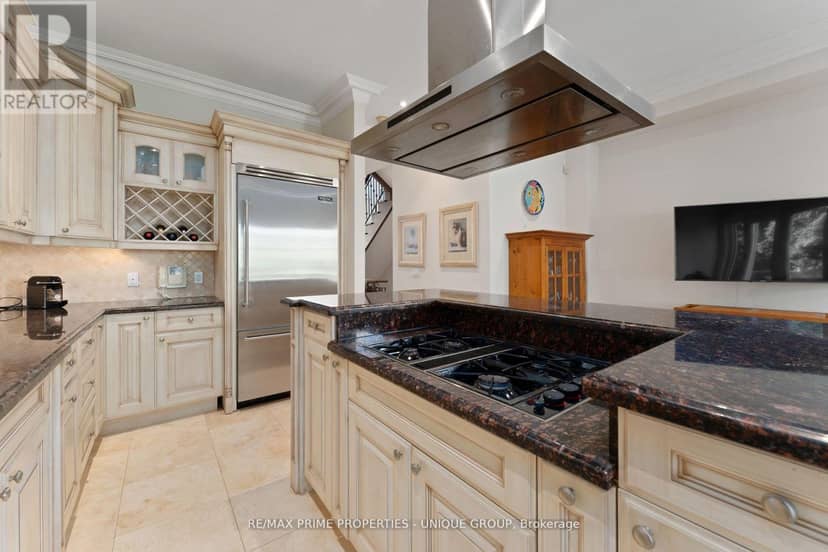 276 Greenfield Avenue — photo 16 of 40