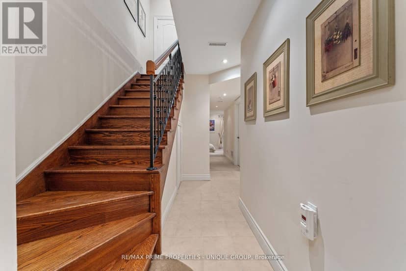 276 Greenfield Avenue — photo 31 of 40