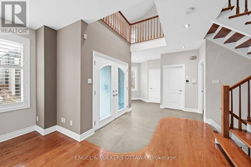 249 Atlantis Avenue, Ottawa, photo 2