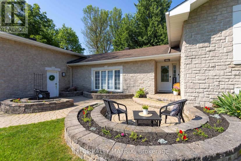 8399 Rowan Drive, Ottawa, photo 2