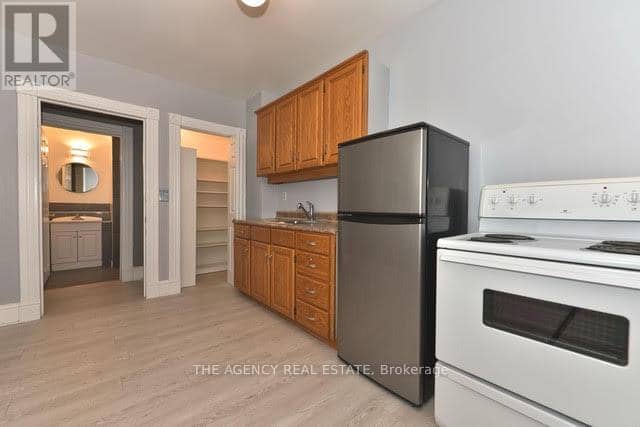 870 Queens Avenue — photo 21 of 29