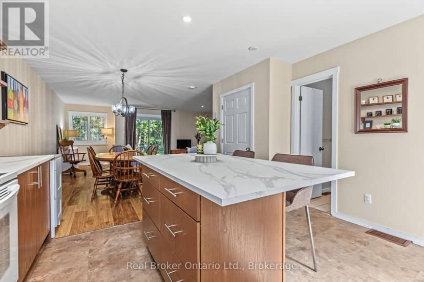 31 - 127 Fairway Crescent — photo 12 of 40