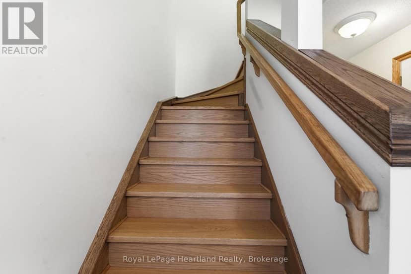 480 Mowat Street E — photo 13 of 30