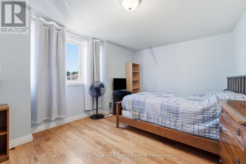 480 Mowat Street E — photo 15 of 30