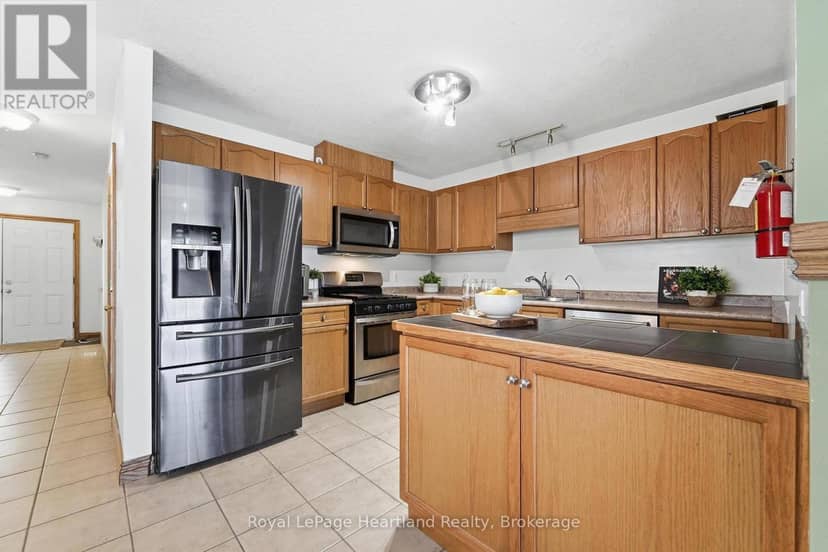 480 Mowat Street E — photo 6 of 30
