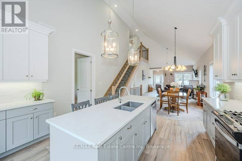 18 - 744 Nelson Street W — photo 14 of 39