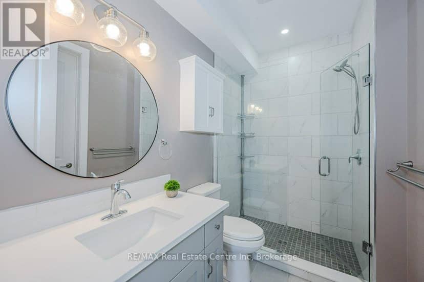 18 - 744 Nelson Street W — photo 16 of 39