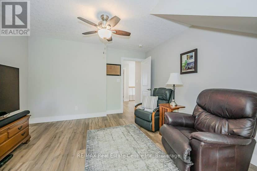 18 - 744 Nelson Street W — photo 22 of 39