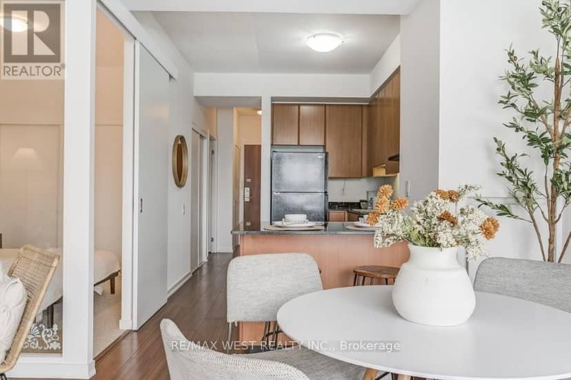 501 - 30 Canterbury Place — photo 13 of 35