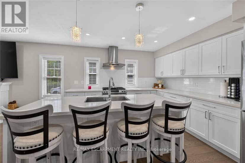 109 Ray Street — photo 11 of 40