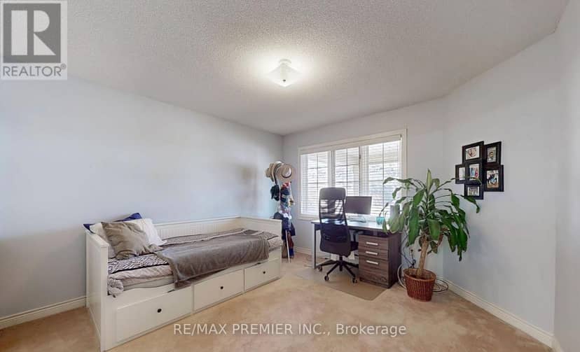 13 - 9 Wentworth Drive — photo 17 of 28