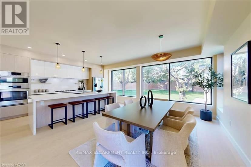 28 Dunsmore Gardens — photo 1 of 40